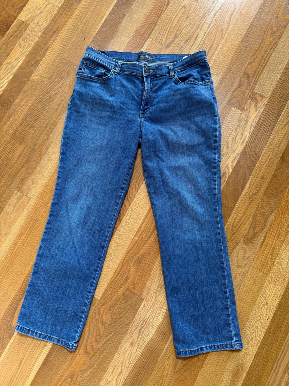 Lee Women's Straight Leg Jeans mid rise in Classic Blue 14 short